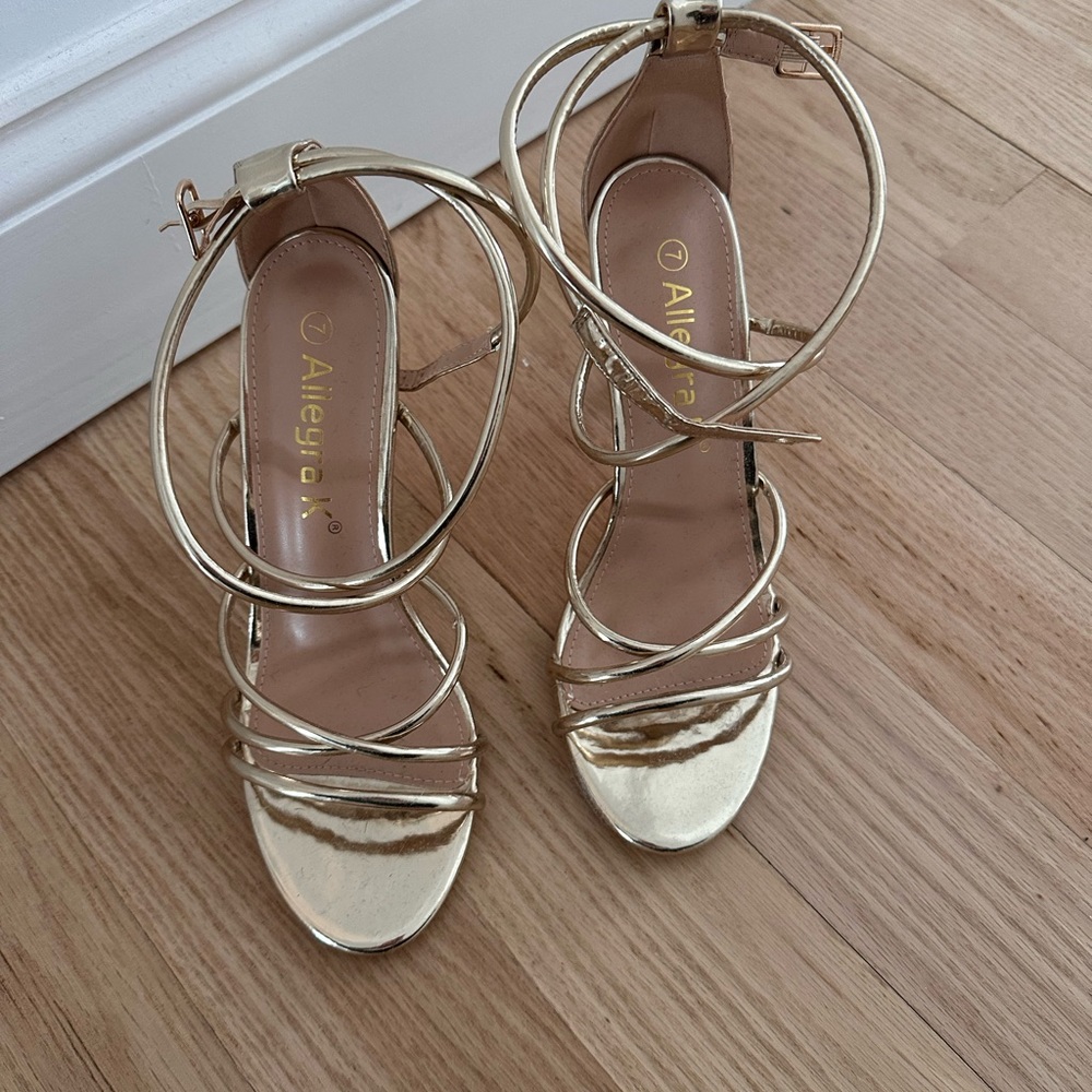 Gold strappy heels!